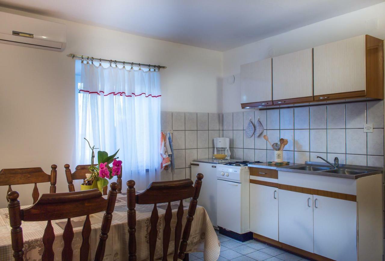 Apartman Dina Risika Exteriör bild